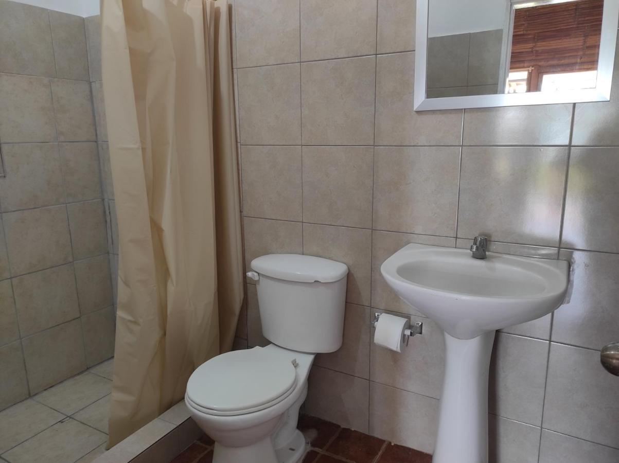 Отель Caramba Hospedaje Тонсупа Экстерьер фото